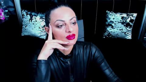 Snapshot of selena_vixen chatting on 12-22-24, 08:38 Selene online show from 12-22-24, 08:38