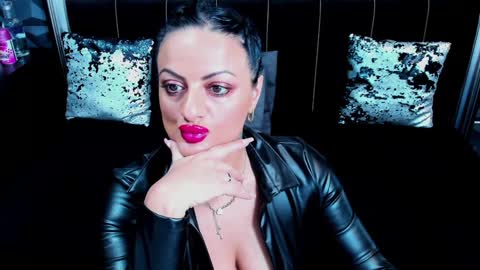 Snapshot of selena_vixen chatting on 12-23-24, 08:55 Selene online show from 12-23-24, 08:55