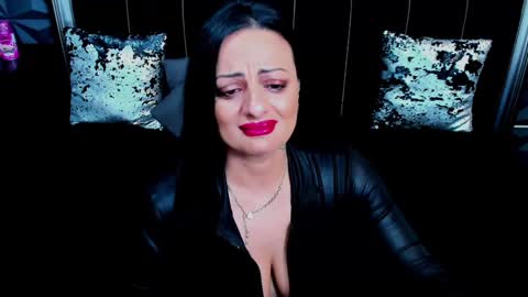 Snapshot of selena_vixen chatting on 12-28-24, 09:09 Selene online show from 12-28-24, 09:09