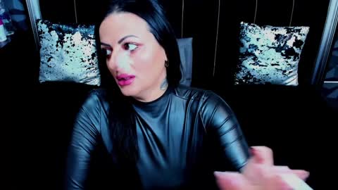 Snapshot of selena_vixen chatting on 12-29-24, 05:42 Selene online show from 12-29-24, 05:42