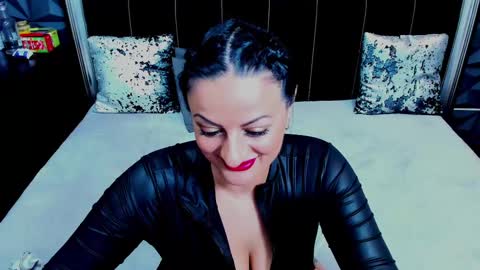 Snapshot of selena_vixen chatting on 02-28-25, 09:36 Selene online show from 02-28-25, 09:36