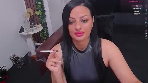 Snapshot of selena_vixen chatting on 11-08-25, 05:18 Selene online show from 11-08-25, 05:18