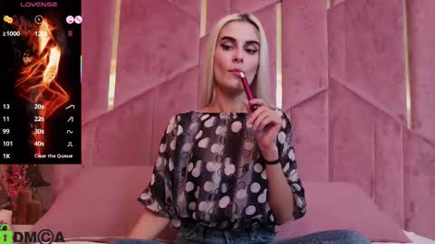 Selena online show from 11-29-25, 05:32