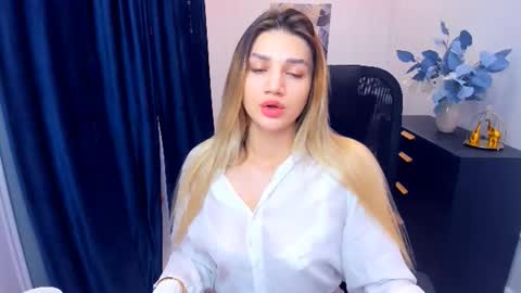 selenaemoore online show from 11-11-25, 03:50