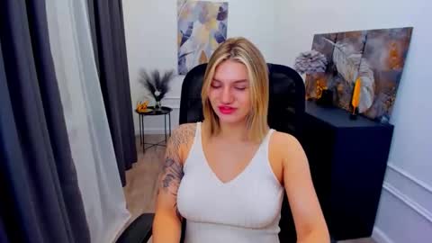 selenaemoore online show from 05-01-26, 03:55