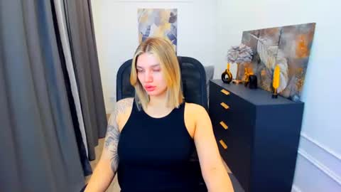 selenaemoore online show from 05-05-26, 03:36