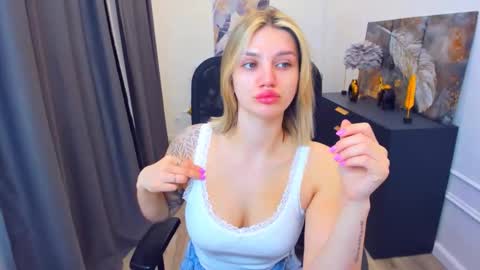 selenaemoore online show from 05-06-26, 03:35
