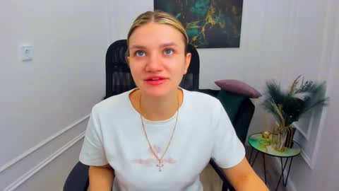 selenaemoore online show from 05-07-26, 04:40