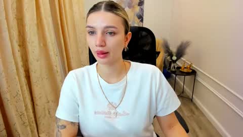 selenaemoore online show from 06-17-26, 03:53