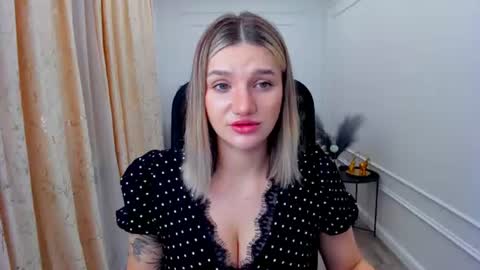 selenaemoore online show from 06-18-26, 03:51