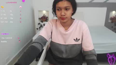 Snapshot of selenafox6 chatting on 02-25-25, 10:15 selenafox6 online show from 02-25-25, 10:15