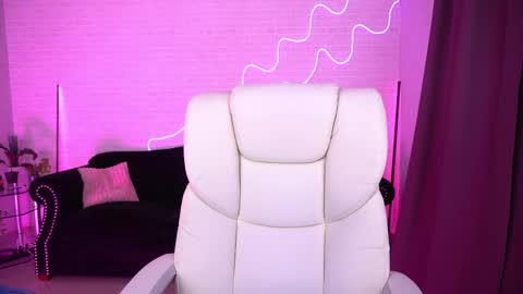 selenairis online show from 11-04-25, 09:25