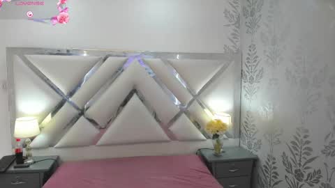 Selena reyess online show from 10-10-25, 07:13