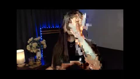 Selena online show from 12-19-25, 01:56