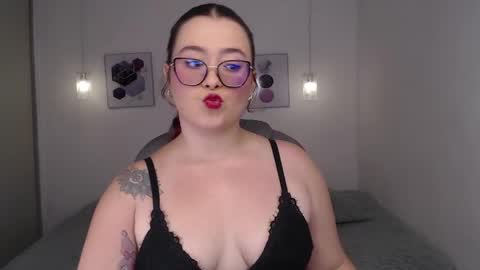 selene_rouse_ online show from 05-05-26, 10:40