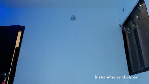 Selena online show from 09-23-25, 11:46