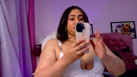 Snapshot of selenee23 chatting on 05-28-26, 11:29 Selenee online show from 05-28-26, 11:29