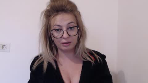 Snapshot of selenna_emma843468 chatting on 10-06-25, 12:35 Selenna online show from 10-06-25, 12:35