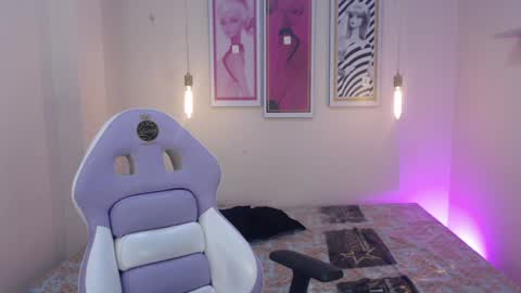 Snapshot of seleny_fitness chatting on 01-26-25, 01:15 Mayte online show from 01-26-25, 01:15