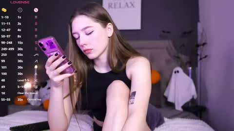 Snapshot of selestarobertson chatting on 10-24-25, 04:14 Selesta online show from 10-24-25, 04:14