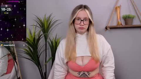 Selina Mae online show from 10-25-25, 03:36