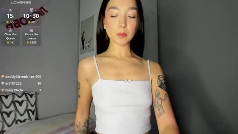 Snapshot of selinaa_kyle chatting on 04-29-26, 11:14 Chris online show from 04-29-26, 11:14