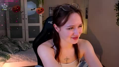 Snapshot of selinsselin chatting on 10-22-25, 05:41 sweetie Selin 3 online show from 10-22-25, 05:41