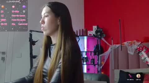 Nicole online show from 10-20-25, 01:50