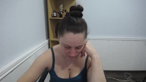 Snapshot of sellavix chatting on 12-02-25, 08:15 Sellavix online show from 12-02-25, 08:15