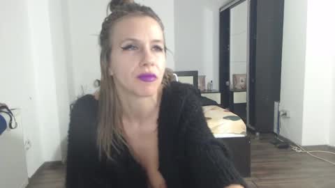 Snapshot of sellena_angels chatting on 01-17-25, 10:12 sellena_angels online show from 01-17-25, 10:12
