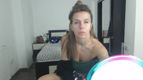 Snapshot of sellena_angels chatting on 01-27-25, 07:45 sellena_angels online show from 01-27-25, 07:45