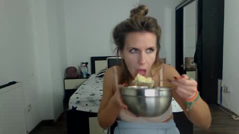 Snapshot of sellena_angels chatting on 02-02-25, 11:42 sellena_angels online show from 02-02-25, 11:42