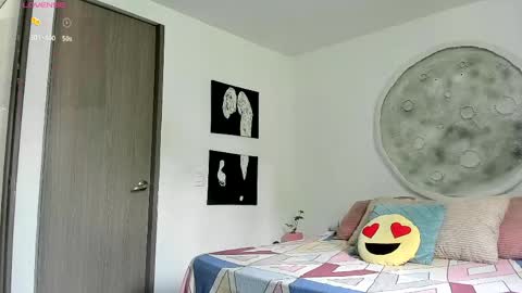 Snapshot of selyn_ chatting on 04-14-26, 01:06 Selyn online show from 04-14-26, 01:06