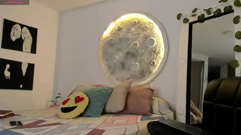 Snapshot of selyn_ chatting on 04-16-26, 11:11 Selyn online show from 04-16-26, 11:11