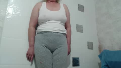 Snapshot of seniorita333 chatting on 03-20-26, 06:51 Lenna online show from 03-20-26, 06:51