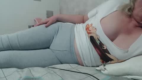 Snapshot of seniorita333 chatting on 04-06-26, 04:46 Lenna online show from 04-06-26, 04:46