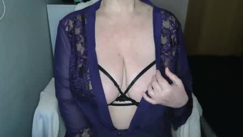 Snapshot of sensual_cris chatting on 12-20-24, 09:32 CRIS online show from 12-20-24, 09:32