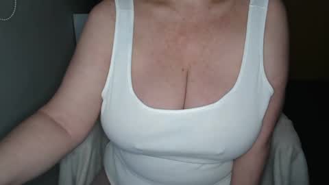 Snapshot of sensual_cris chatting on 12-24-24, 10:01 CRIS online show from 12-24-24, 10:01