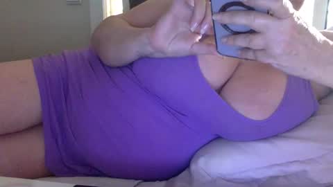 Snapshot of sensual_cris chatting on 10-06-25, 06:33 CRIS online show from 10-06-25, 06:33