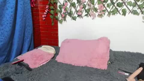 Snapshot of sensual_crital chatting on 09-30-25, 04:56 cristal online show from 09-30-25, 04:56