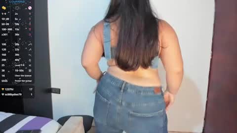 Snapshot of sensual_woman11 chatting on 06-12-26, 01:15 MIA online show from 06-12-26, 01:15