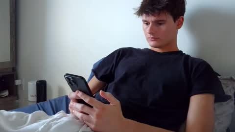 Snapshot of sensualalien chatting on 04-13-26, 11:21 Cam online show from 04-13-26, 11:21