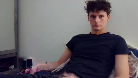 Snapshot of sensualalien chatting on 04-17-26, 01:19 Cam online show from 04-17-26, 01:19