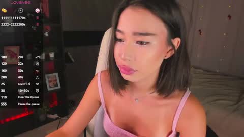 Snapshot of sensualily chatting on 04-22-26, 03:35 Kiki online show from 04-22-26, 03:35