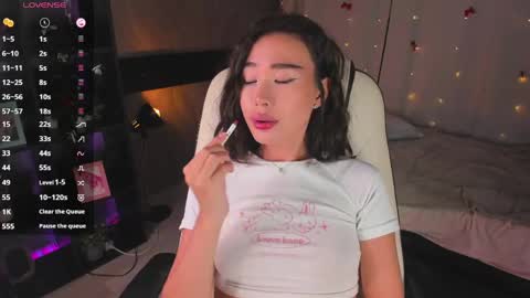 Snapshot of sensualily chatting on 04-29-26, 04:33 Kiki online show from 04-29-26, 04:33