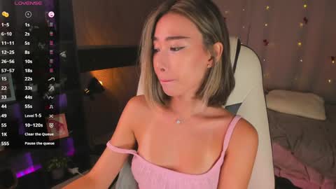 Snapshot of sensualily chatting on 05-10-26, 03:17 Kiki online show from 05-10-26, 03:17