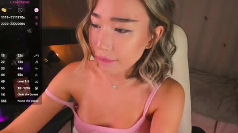 Snapshot of sensualily chatting on 05-15-26, 03:19 Kiki online show from 05-15-26, 03:19
