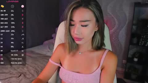 Snapshot of sensualily chatting on 06-18-26, 03:38 Kiki online show from 06-18-26, 03:38