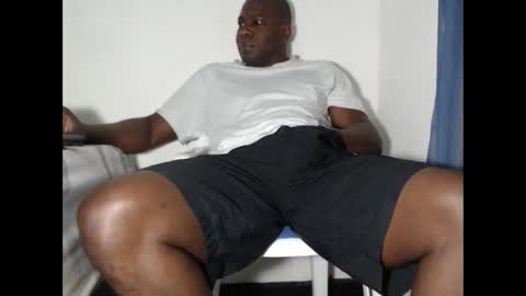 Snapshot of senyeiblack chatting on 02-15-25, 11:47 Jose online show from 02-15-25, 11:47