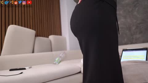 Snapshot of serareads chatting on 10-04-25, 12:25 SeraReads online show from 10-04-25, 12:25